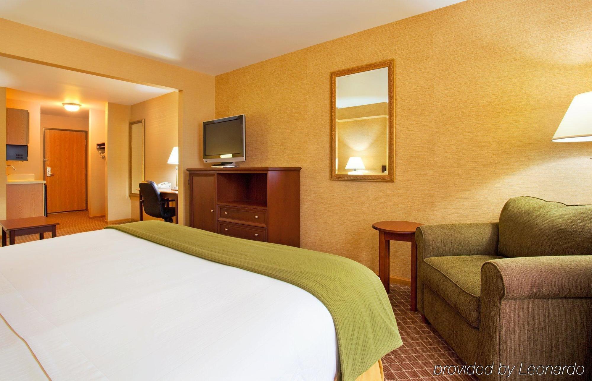 Holiday Inn Express & Suites Iron Mountain, An Ihg Hotel Ruang foto