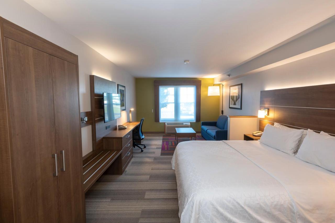 Holiday Inn Express & Suites Iron Mountain, An Ihg Hotel Bagian luar foto